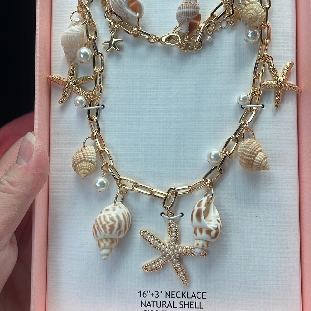 House of Harlow 1960 Viral seashell charm necklace